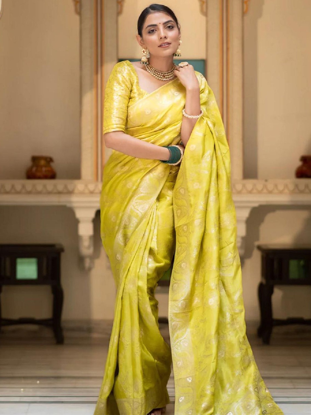 

APNISHA Floral Zari Pure Silk Saree, Sea green