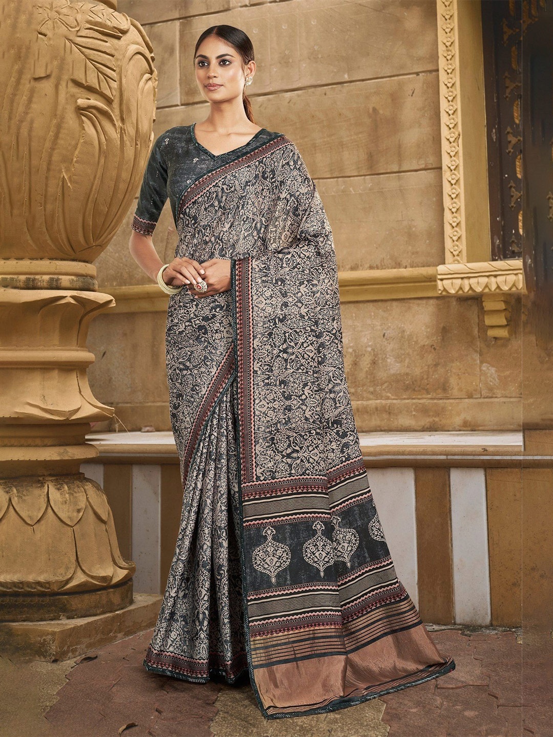 

MySilkLove Printed Ethnic Motifs Banarasi Saree, Grey