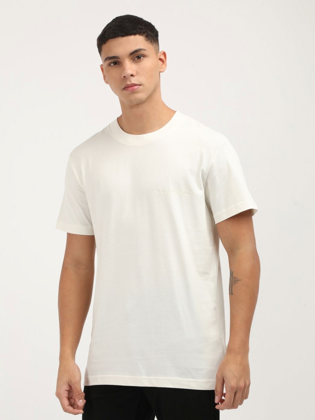 

Calvin Klein Jeans Men Extended Sleeves Raw Edge T-shirt, White