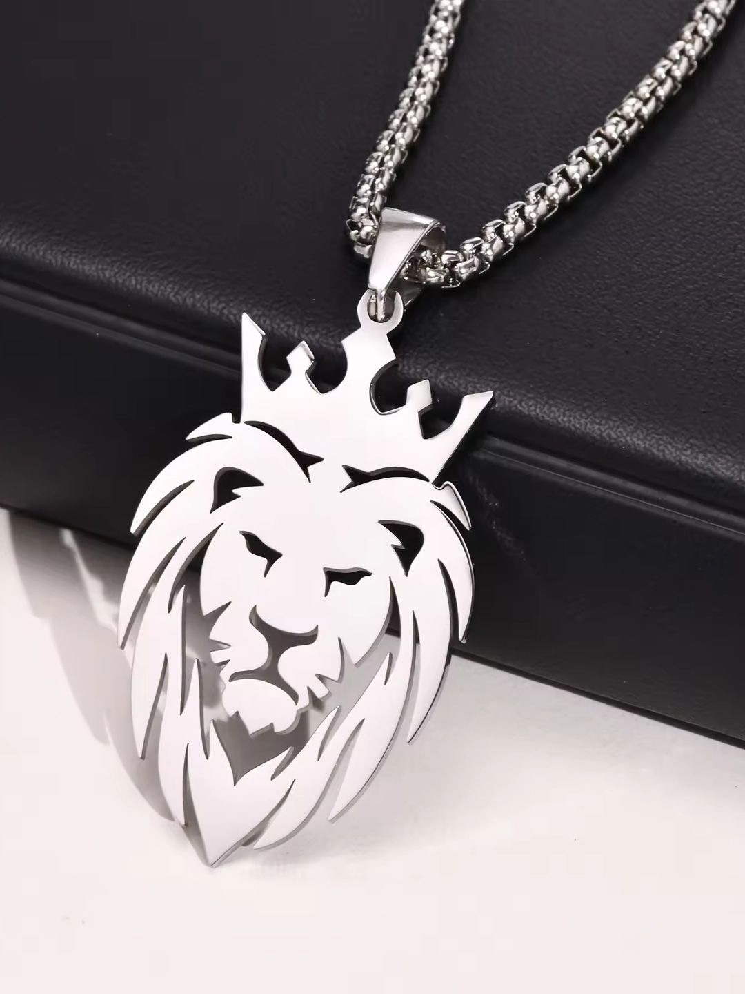 

KRENOZ Men Silver-Plated Stainless Steel Lion Head Stainless Steel Pendant & Chain
