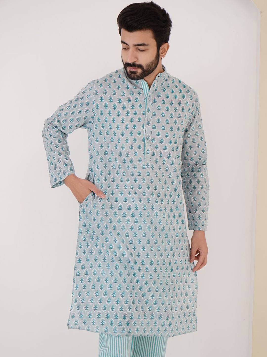 

NERO Men Quirky Thread Work Pathani Kurta, Blue