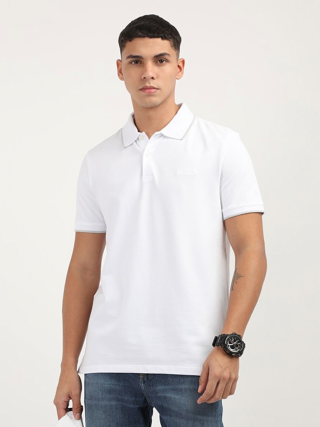 

Calvin Klein Jeans Men V-Neck Pockets T-shirt, White