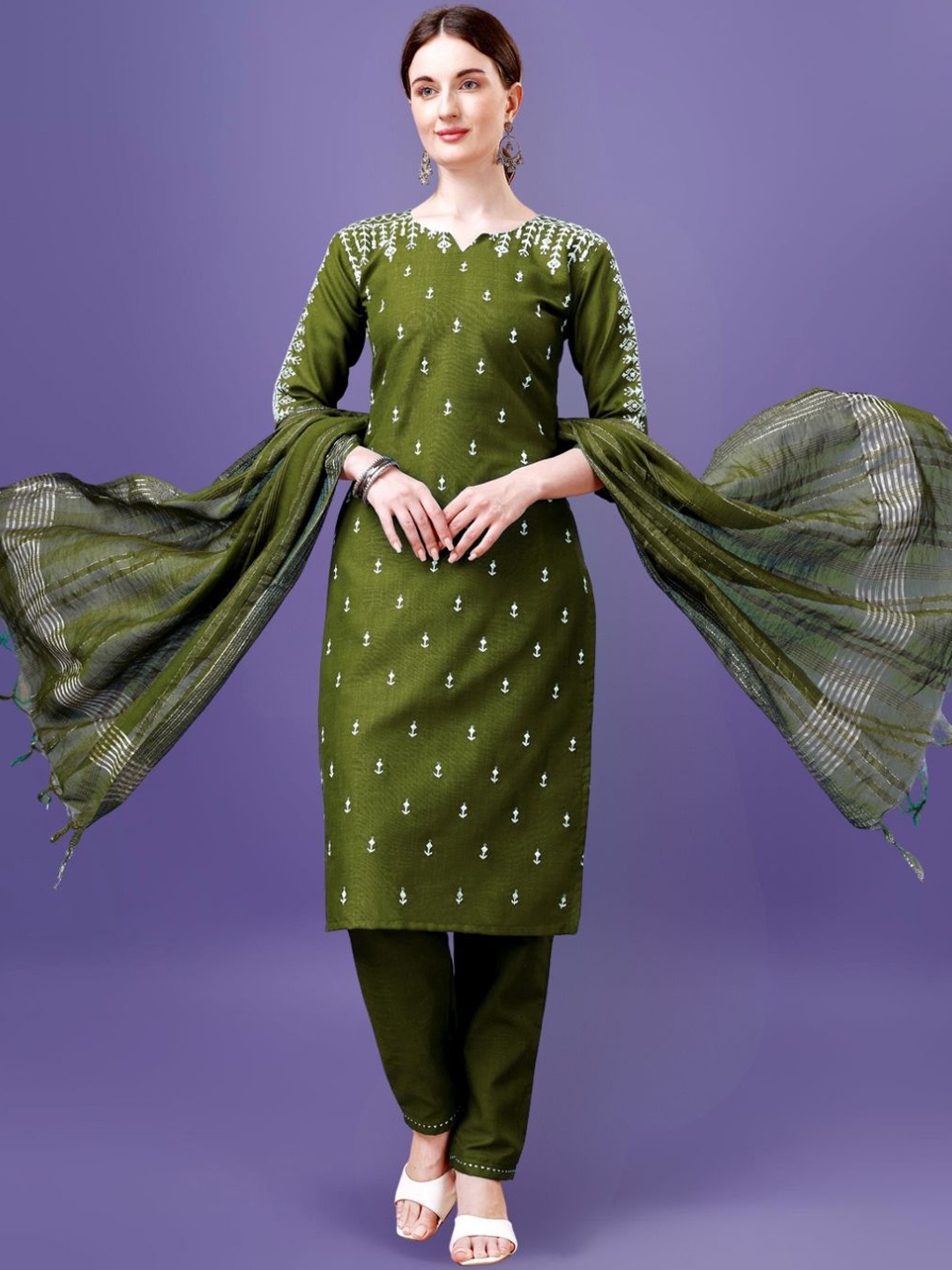 

MAGMINA Ethnic Motifs Embroidered Thread Work Straight Kurta with Trouser & Dupatta, Green