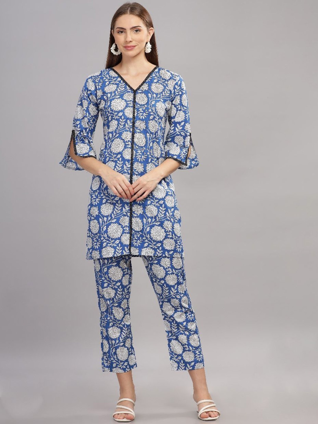 

THE VASILIKI Printed Pure Cotton Top & Trouser Co-Ords, Blue