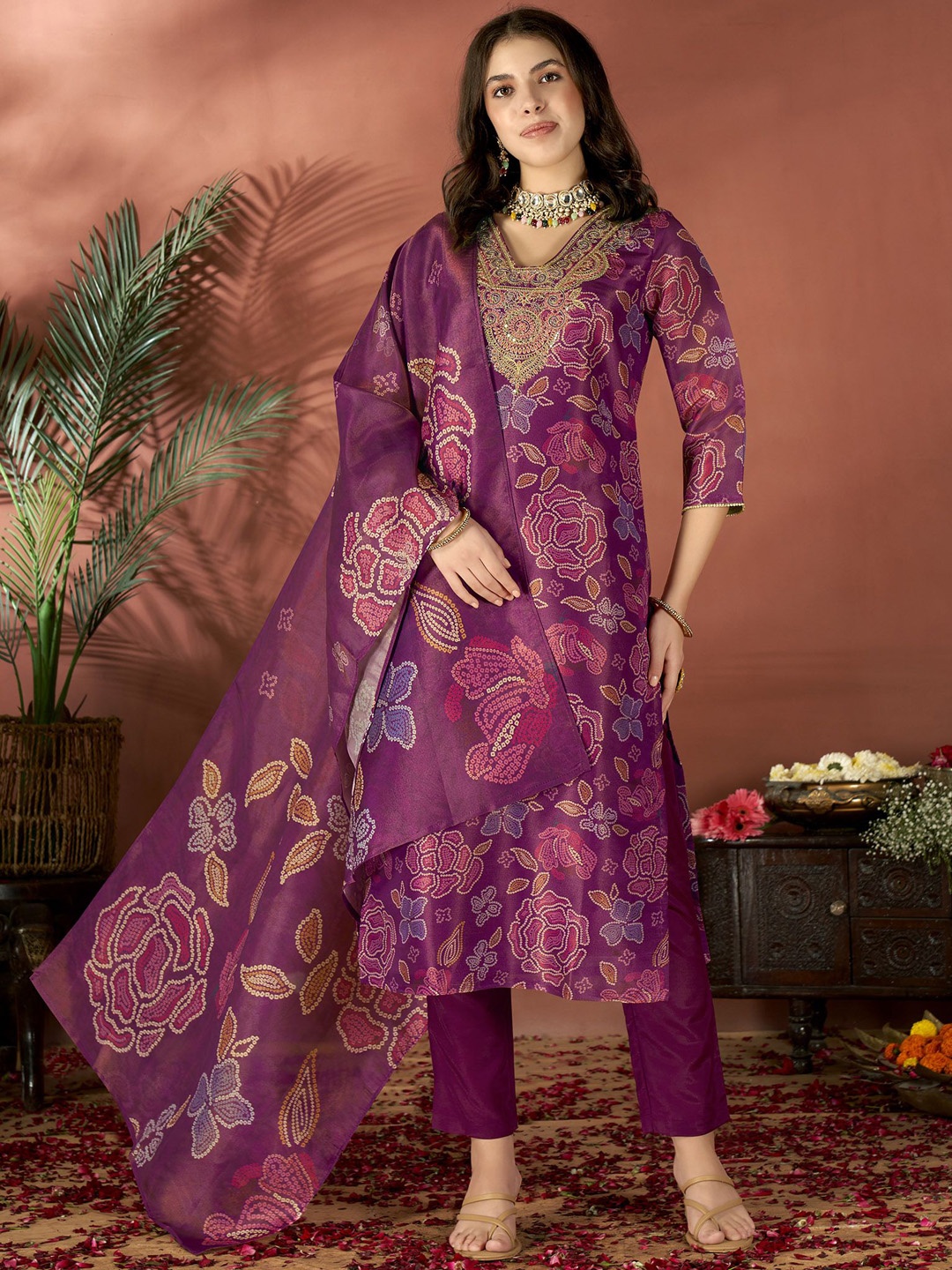 

Anouk Floral Embroidered Regular Thread Work Straight Kurta With Trousers & Dupatta, Mauve