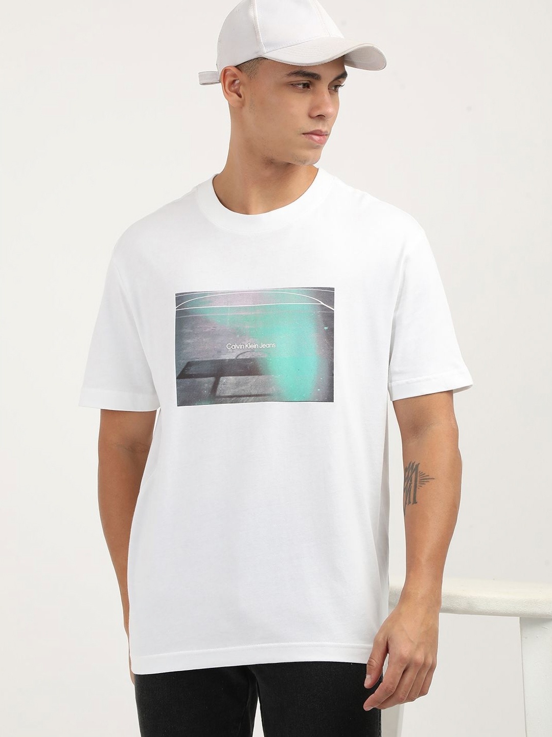 

Calvin Klein Jeans Men Striped T-shirt, White