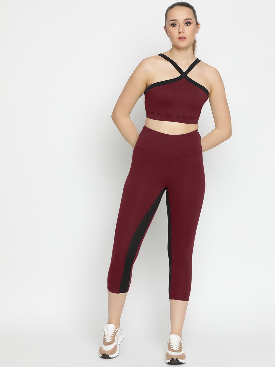 

Wearjukebox Colourblocked Bra With Leggings, Maroon