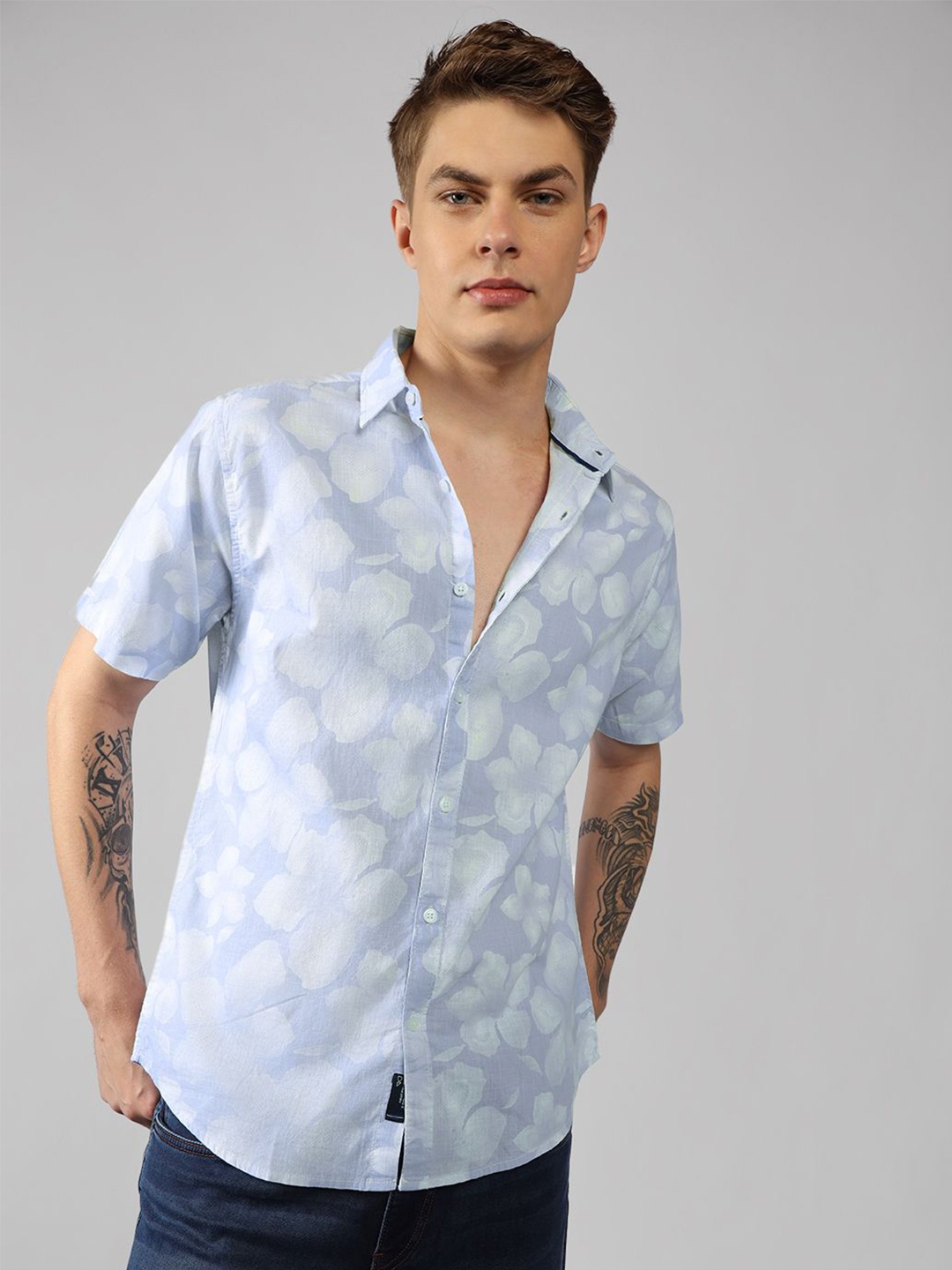 

Dennis Lingo Men Spread Collar Floral Printed Relaxed Fit Casual Shirt, Blue