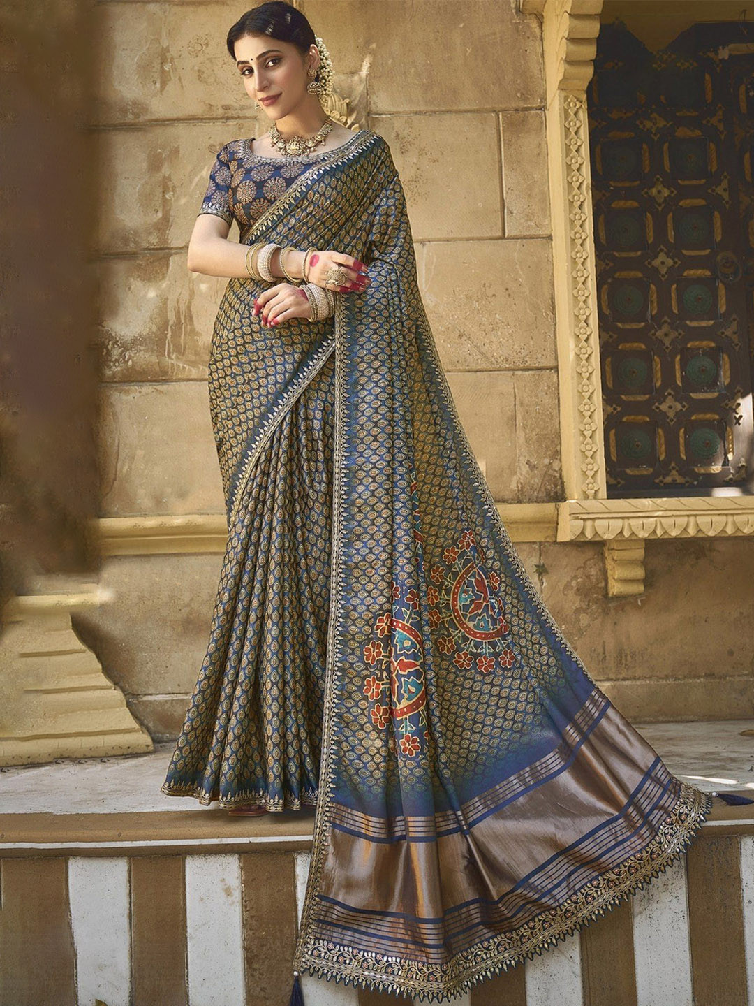 

MySilkLove Floral Zari Banarasi Saree, Grey