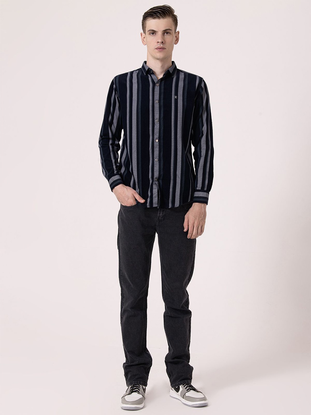 

Albion By CnM Men Spread Collar Striped Casual Shirt, Navy blue