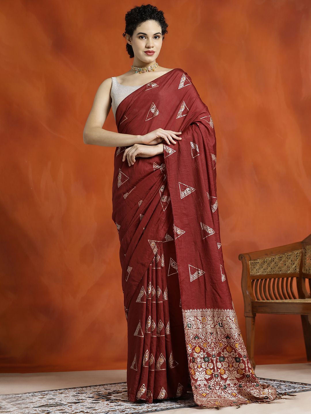 

Jaipur Kurti Silk Blend Banarasi Zari Woven Saree, Red