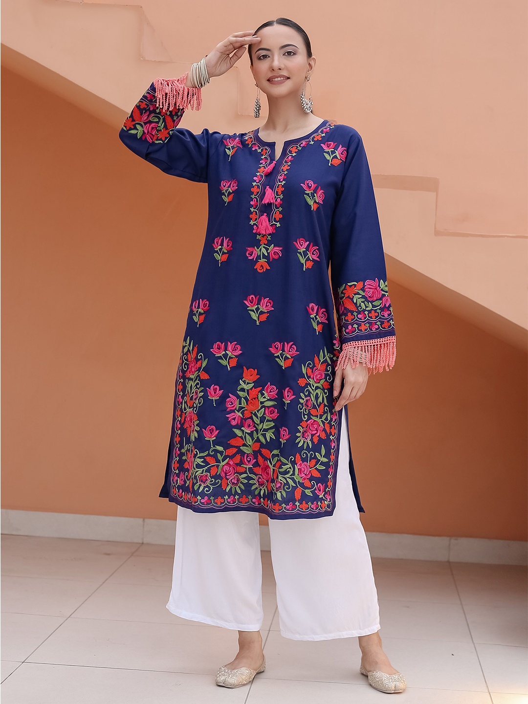 

HOUSE OF KARI Falak Kashmiri Embroidered Flared Sleeves Thread Work Cotton Straight Kurta, Navy blue