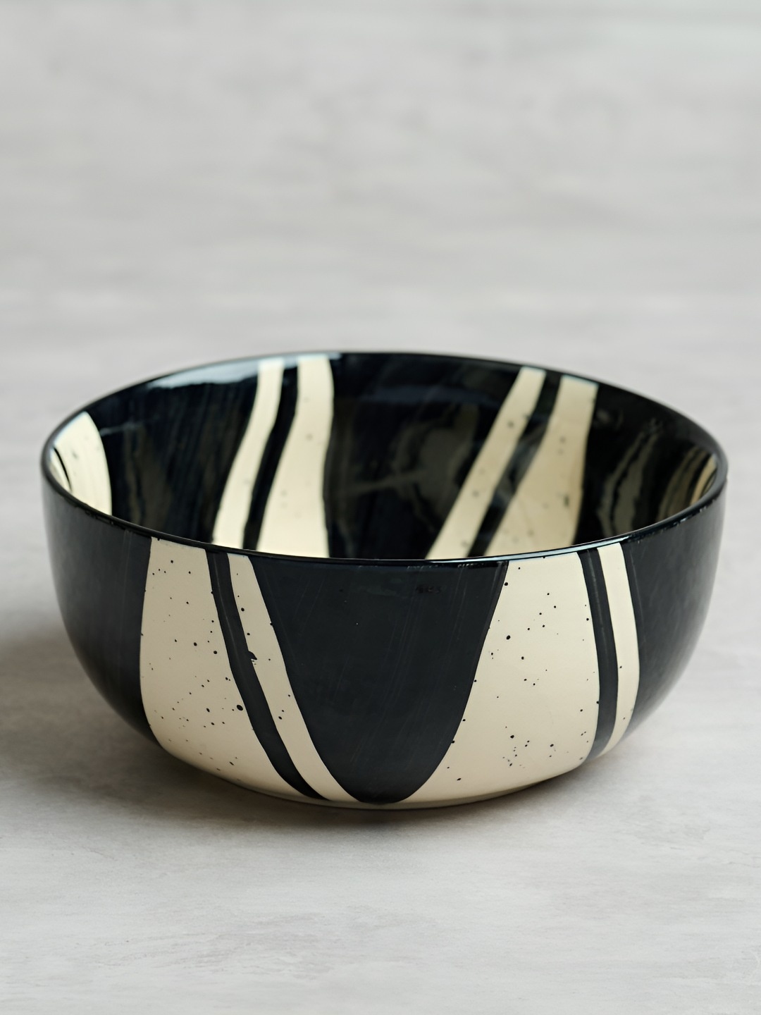 

BlackCarrot Black Glossy Dishwasher and Microwave Safe Ceramic Serving Bowl
