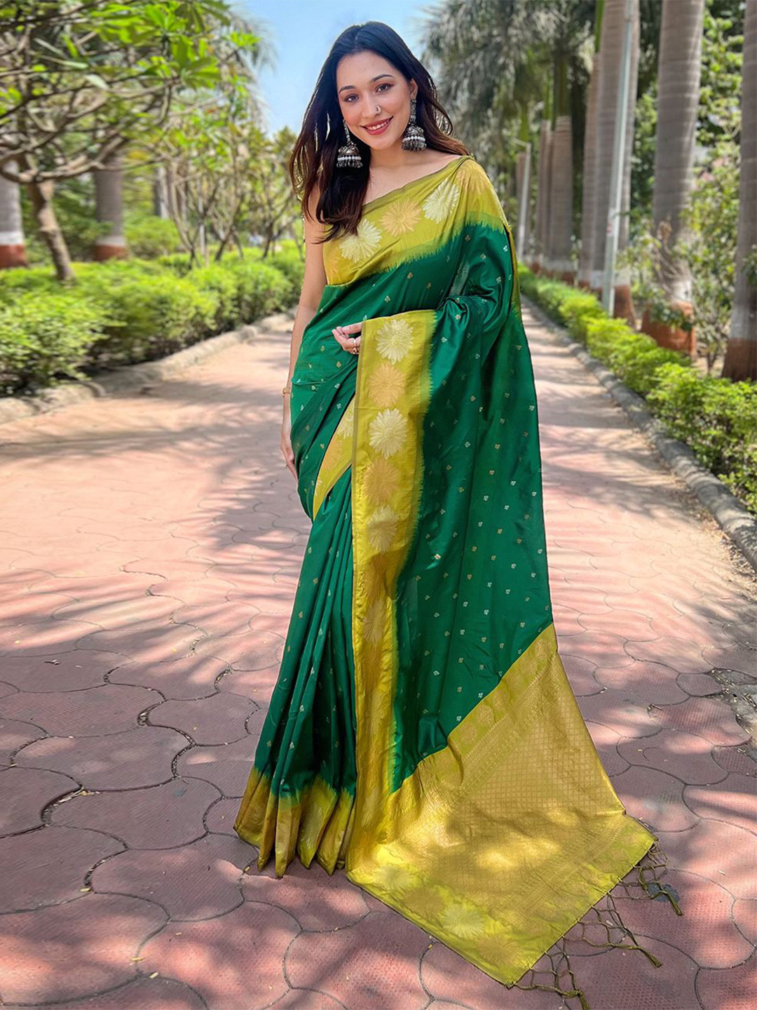 

SGF11 Woven Design Zari Kanjeevaram Saree, Green