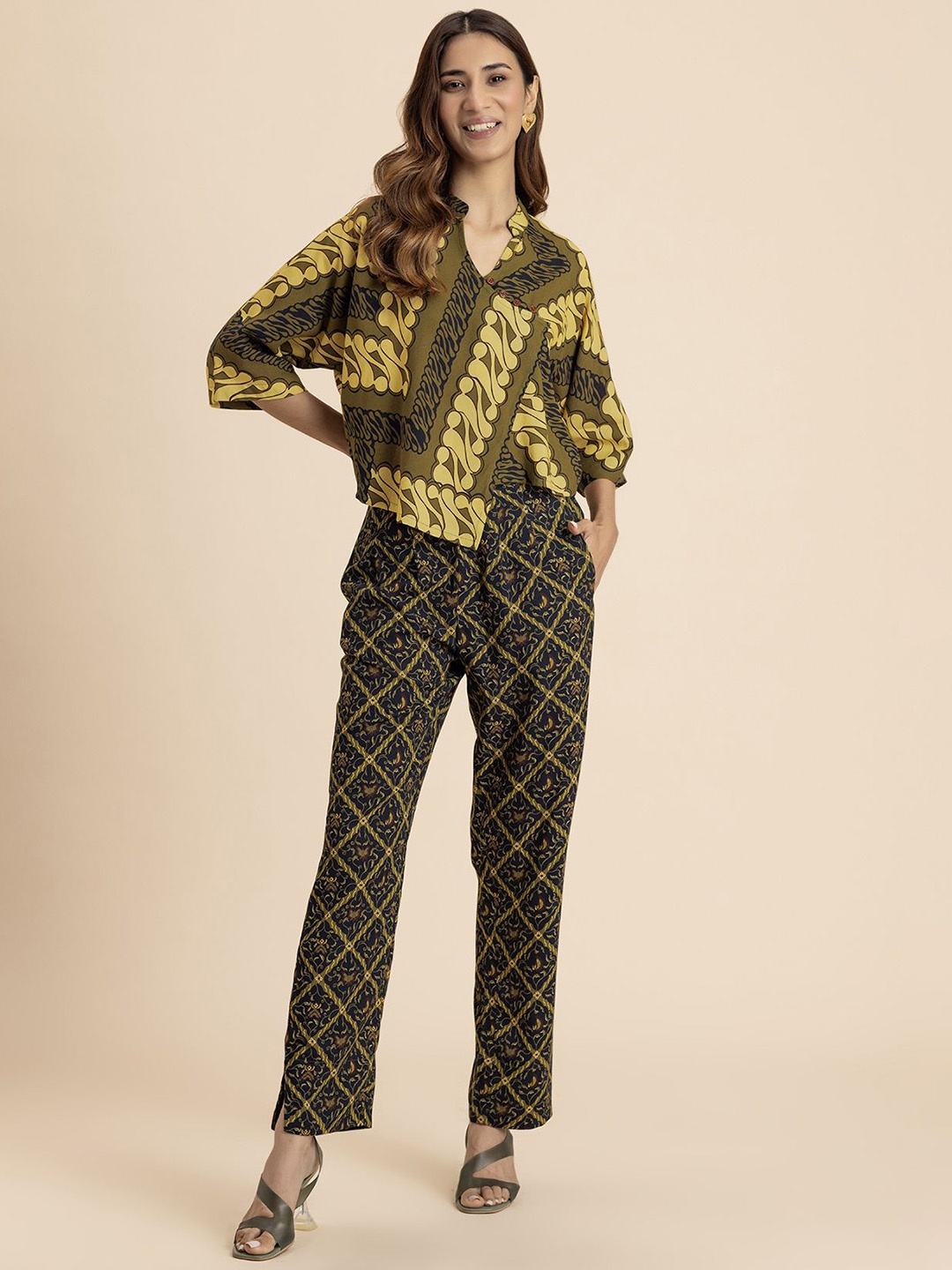 

Moomaya Abstract Printed Mandarine Collar Top With Trousers, Olive
