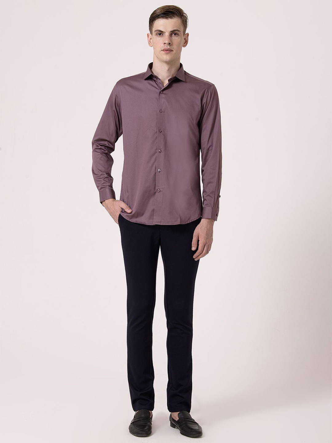 

Albion By CnM Men Spread Collar Solid Casual Shirt, Red