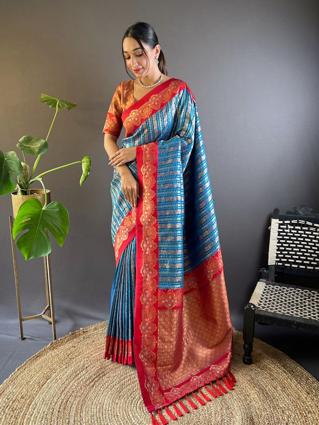 

SGF11 Woven Design Zari Kanjeevaram Saree, Blue