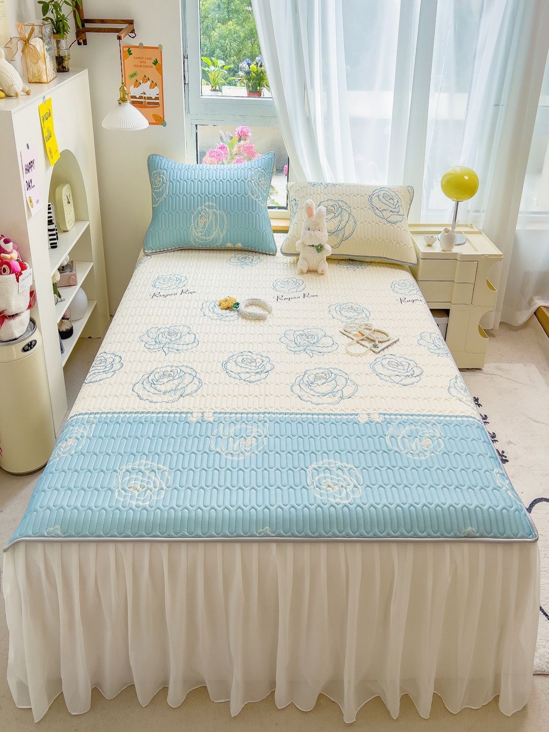 

JC HOME White & Blue Floral 160 TC Fitted King Bedsheet with 2 Pillow Covers