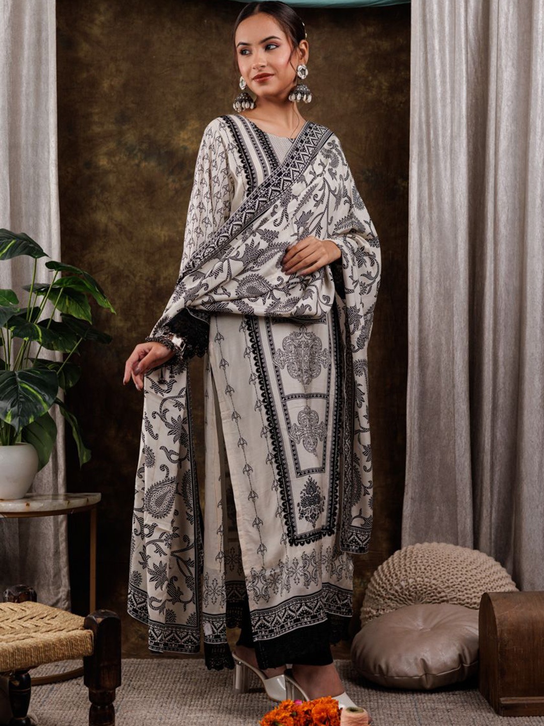 

Yufta White Ethnic Motifs Embroidered Sequinned Pure Silk Kurta With Trousers & Dupatta