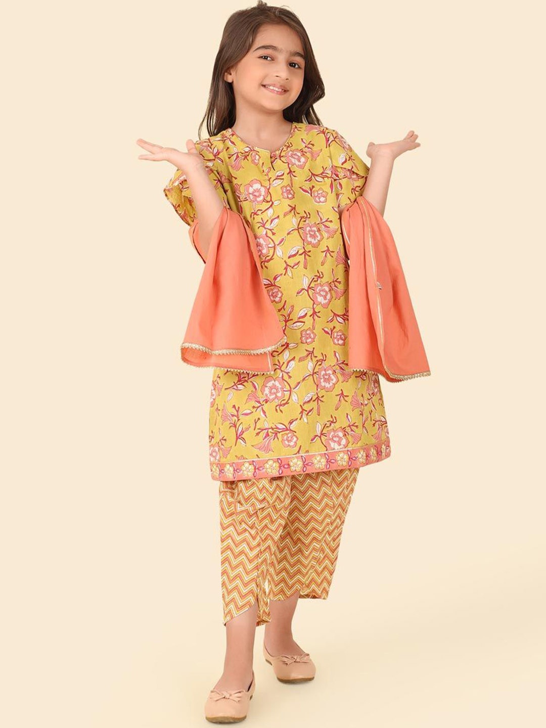 

Fabindia Girls Ethnic Motifs Printed Pure Cotton Straight Kurta With Trousers & Dupatta, Yellow