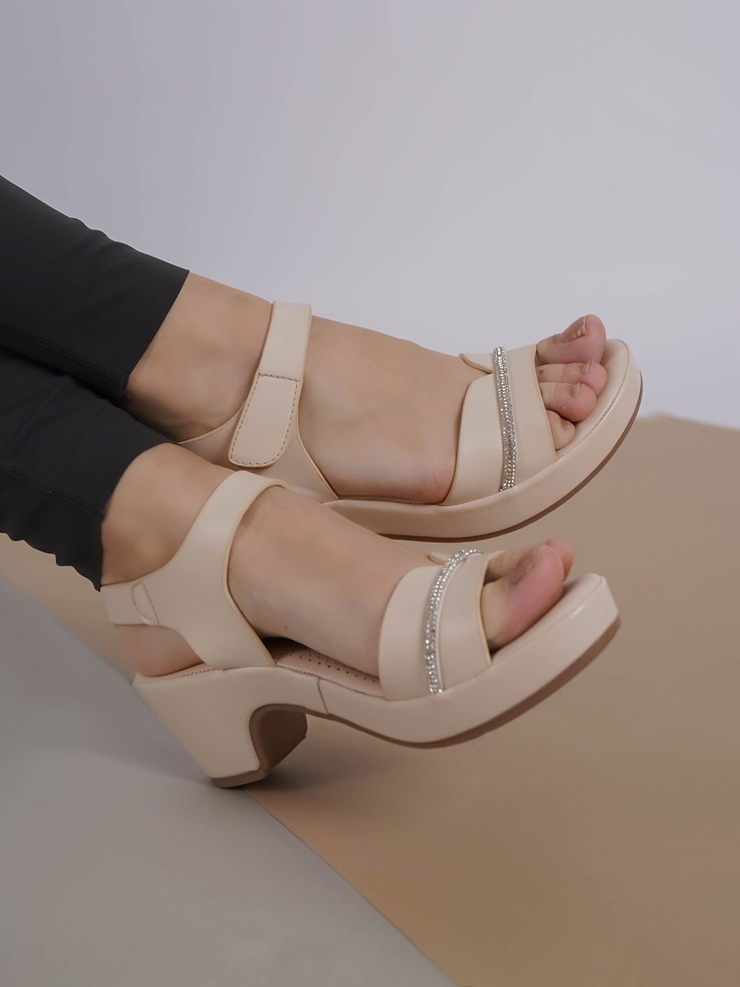 

Shezone Solid Embellished Block Sandals, Off white