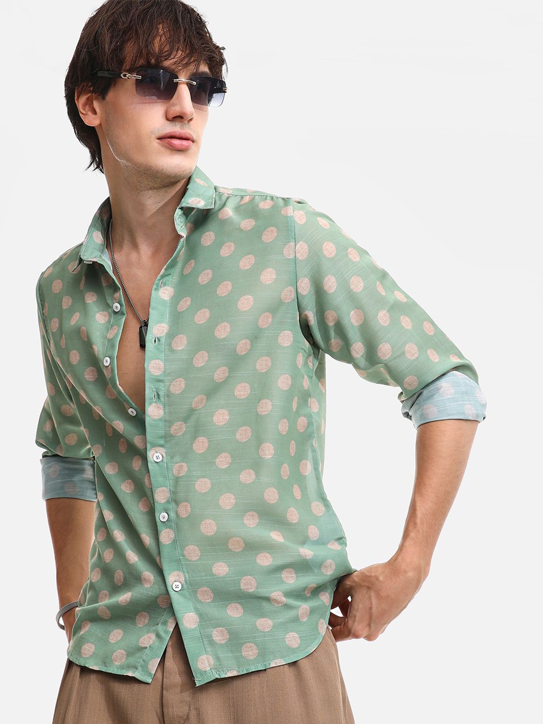 

Campus Sutra Men Comfort Spread Collar Polka Dots Printed Cotton Casual Shirt, Green