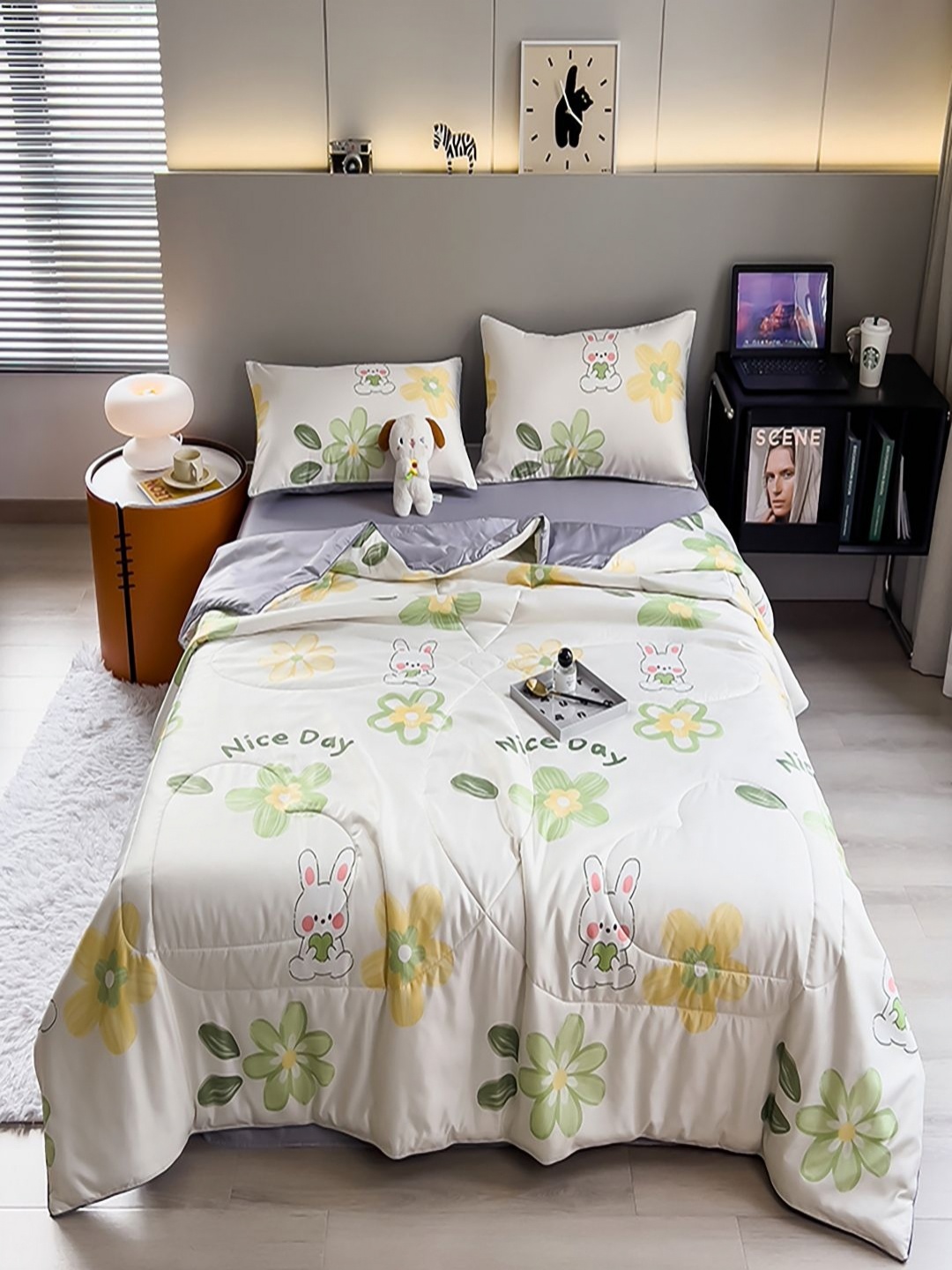 

JC HOME Grey & White 4 Pieces Floral Double King AC Room Bedding Set
