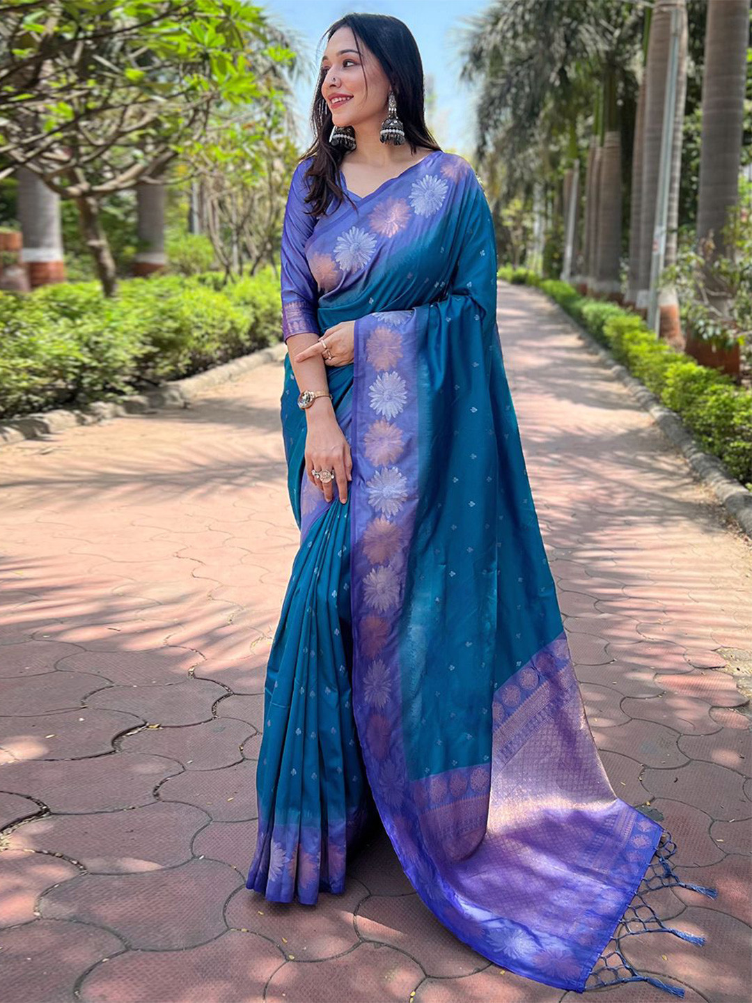 

SGF11 Woven Design Zari Kanjeevaram Saree, Blue