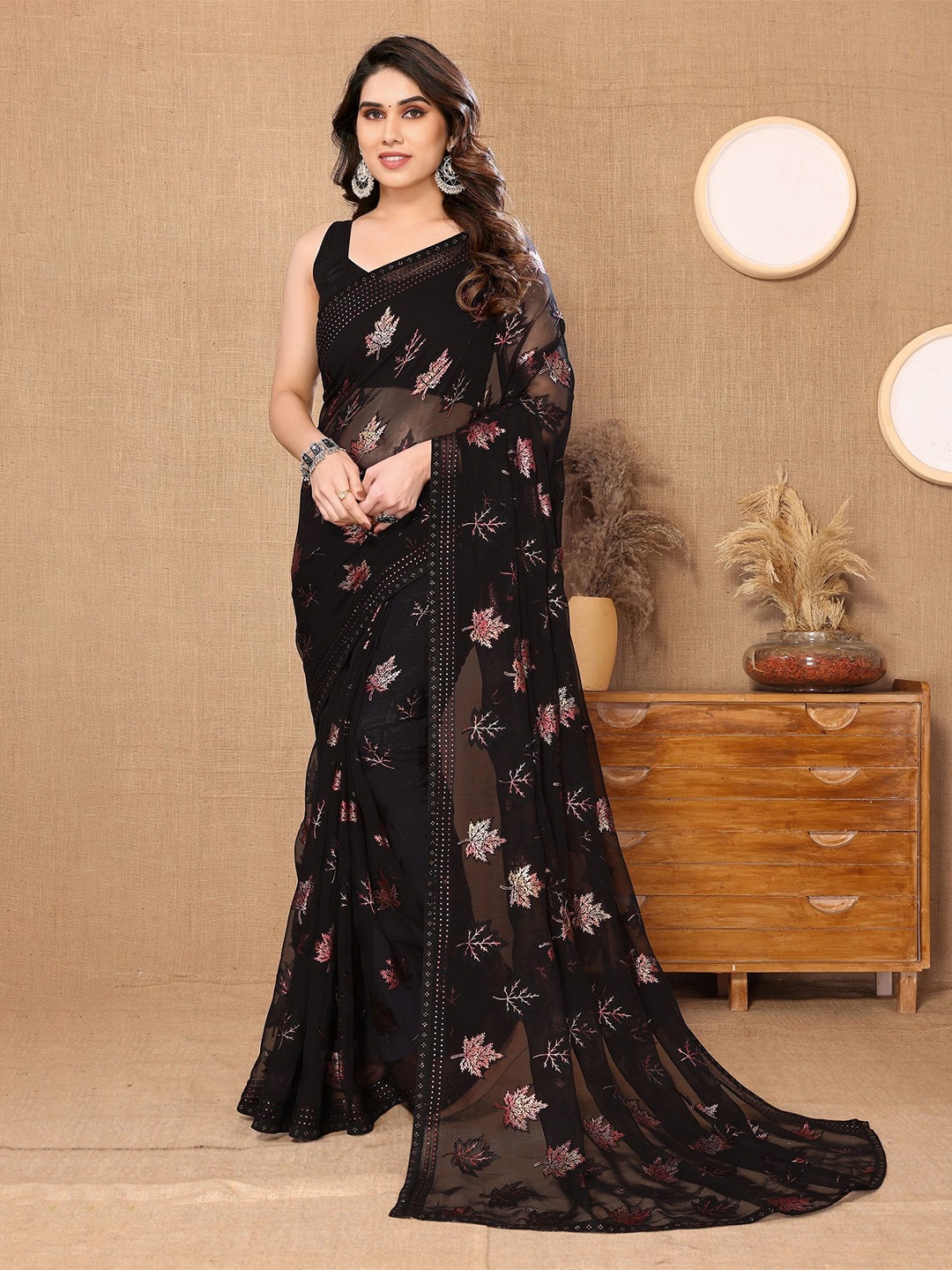 

FABMORA Floral Embellished Pure Chiffon Celebrity Saree, Black