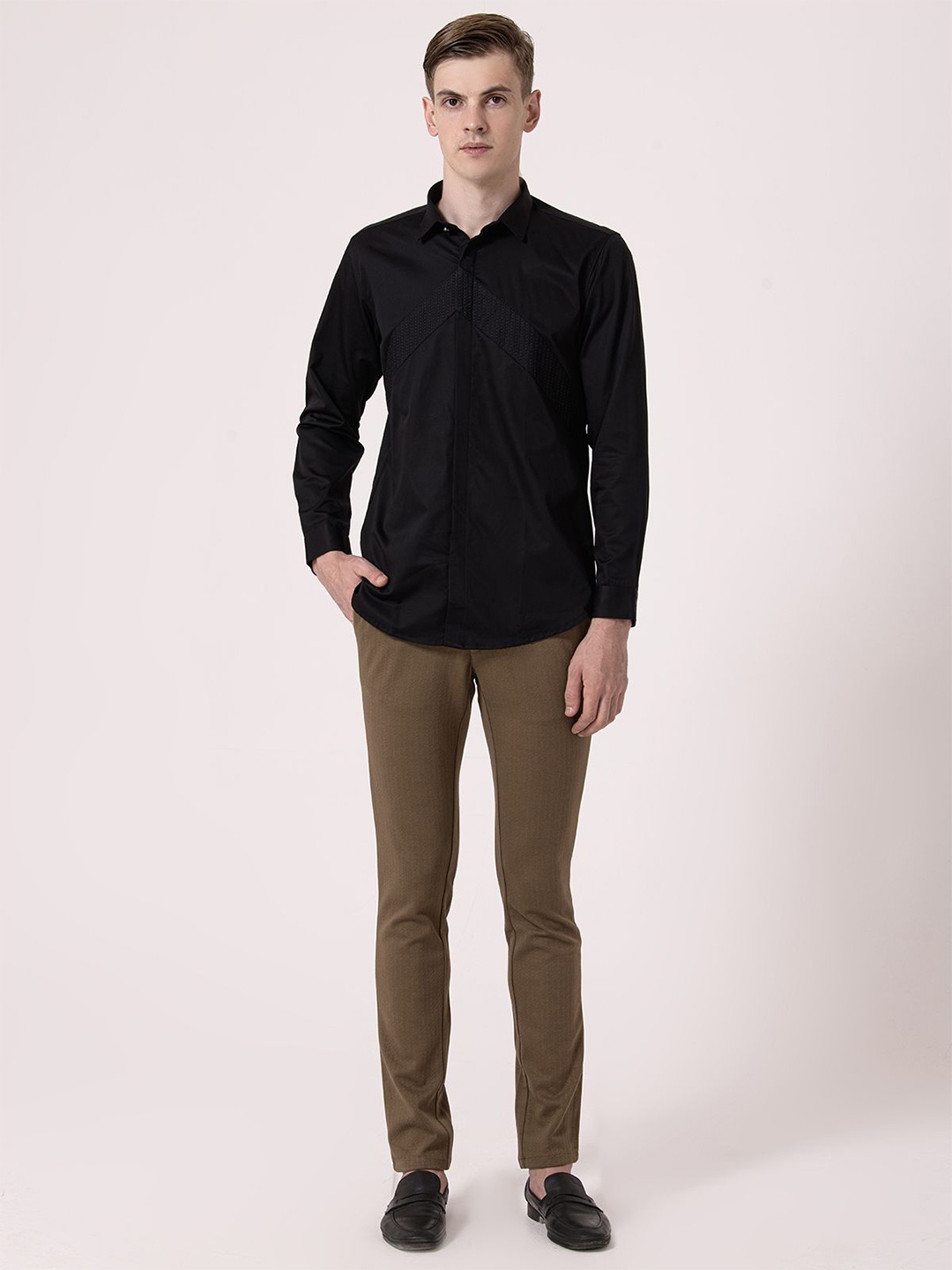 

Albion By CnM Men Spread Collar Solid Casual Shirt, Black
