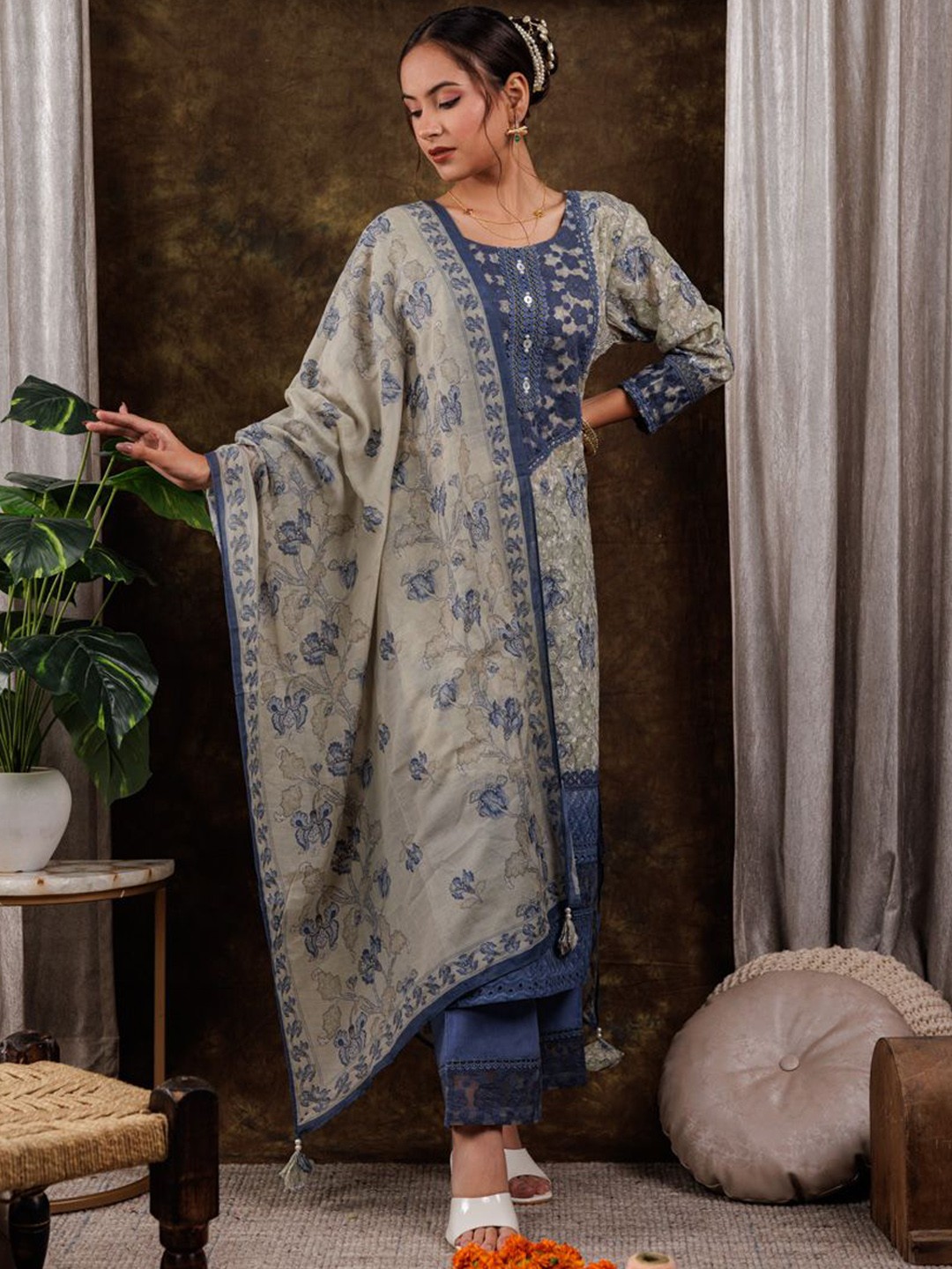 

Yufta Green Floral Printed Round Neck Pure Cotton schiffli Kurta With Trousers & Dupatta