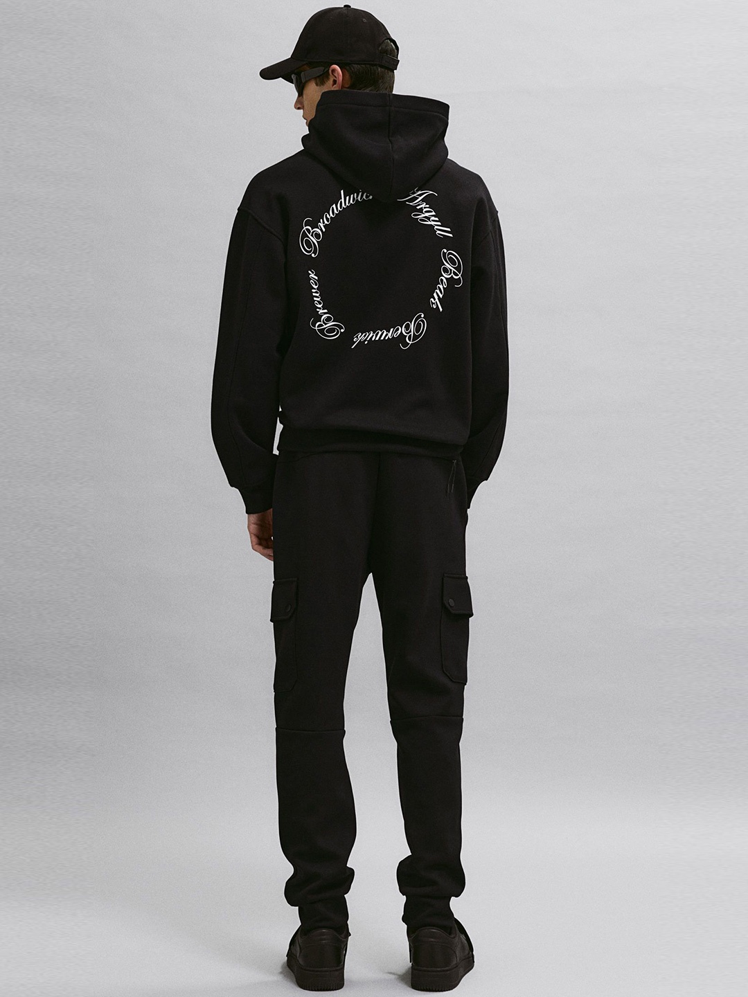 

H&M Men Loose Fit Printed Hoodie, Black