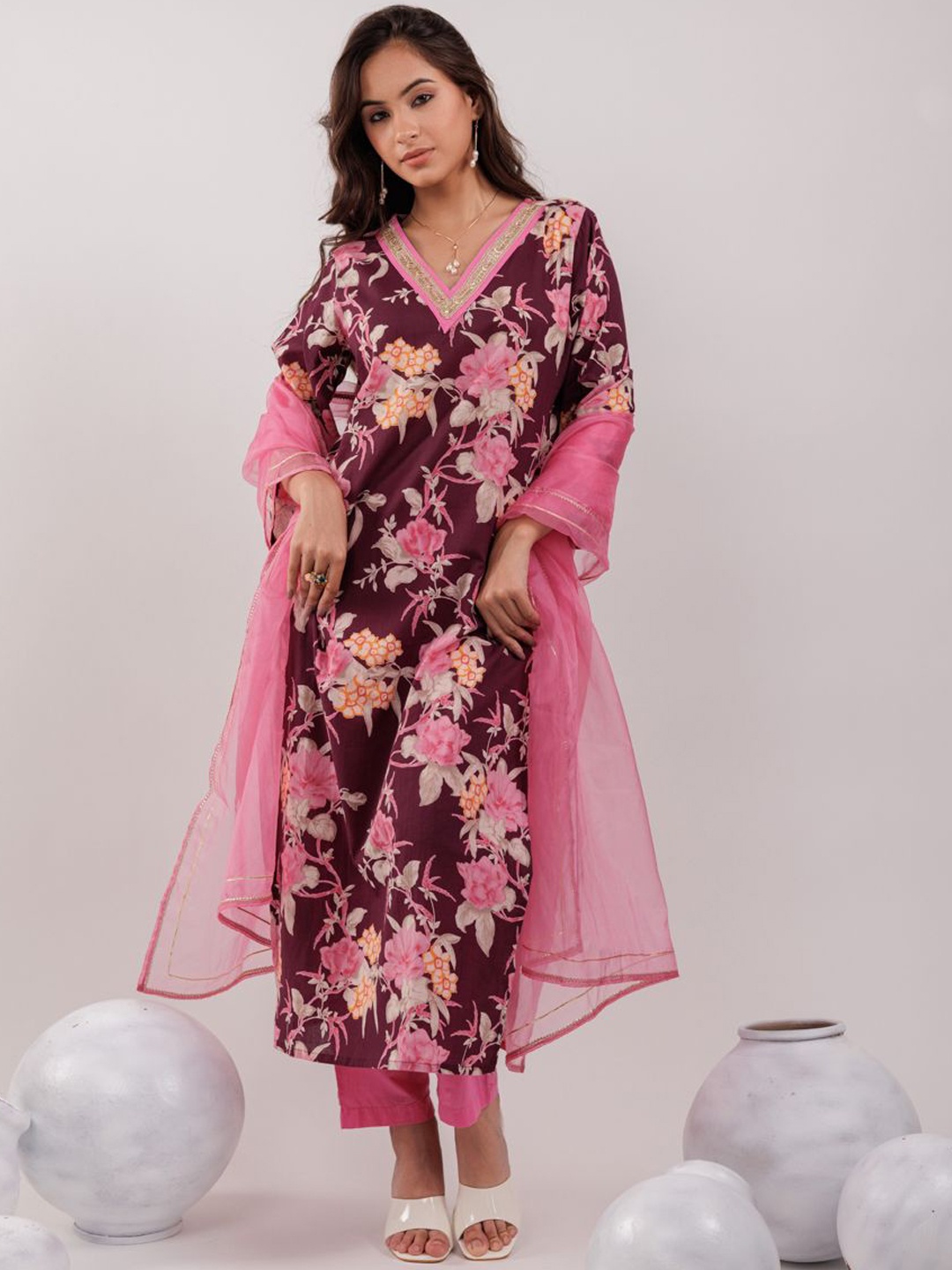 

Yufta Floral Printed Regular Sequinned Pure Cotton Kurta With Trousers & Dupatta, Burgundy