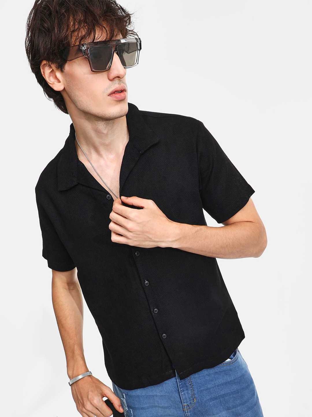 

Campus Sutra Men Comfort Spread Collar Solid Cotton Casual Shirt, Black
