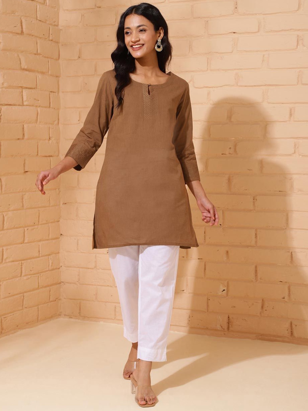 

Fabindia Slim-Fit Keyhole Neck Cotton Straight Kurti, Beige