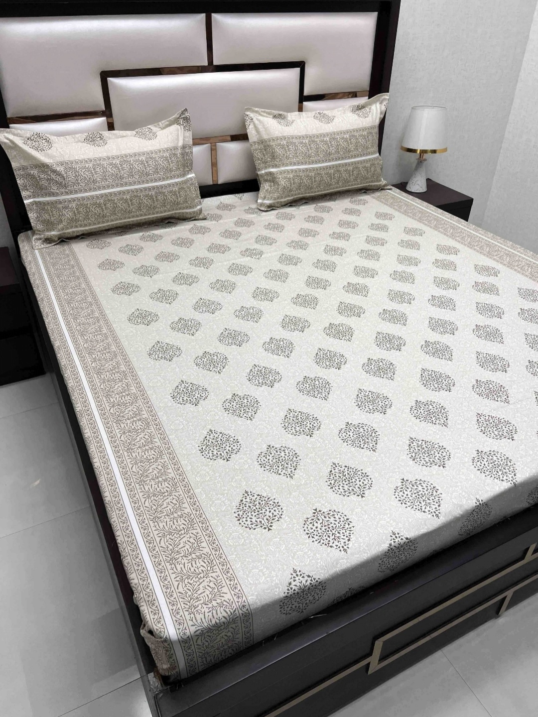 

Pure Decor Royal Green Ethnic Printed Cotton 300 TC Queen Bedsheet with 2 Pillow Covers