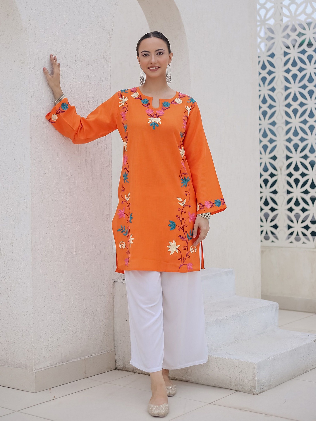 

HOUSE OF KARI Falak Kashmiri Embroidered Flared Sleeves Thread Work Cotton Straight Kurta, Orange