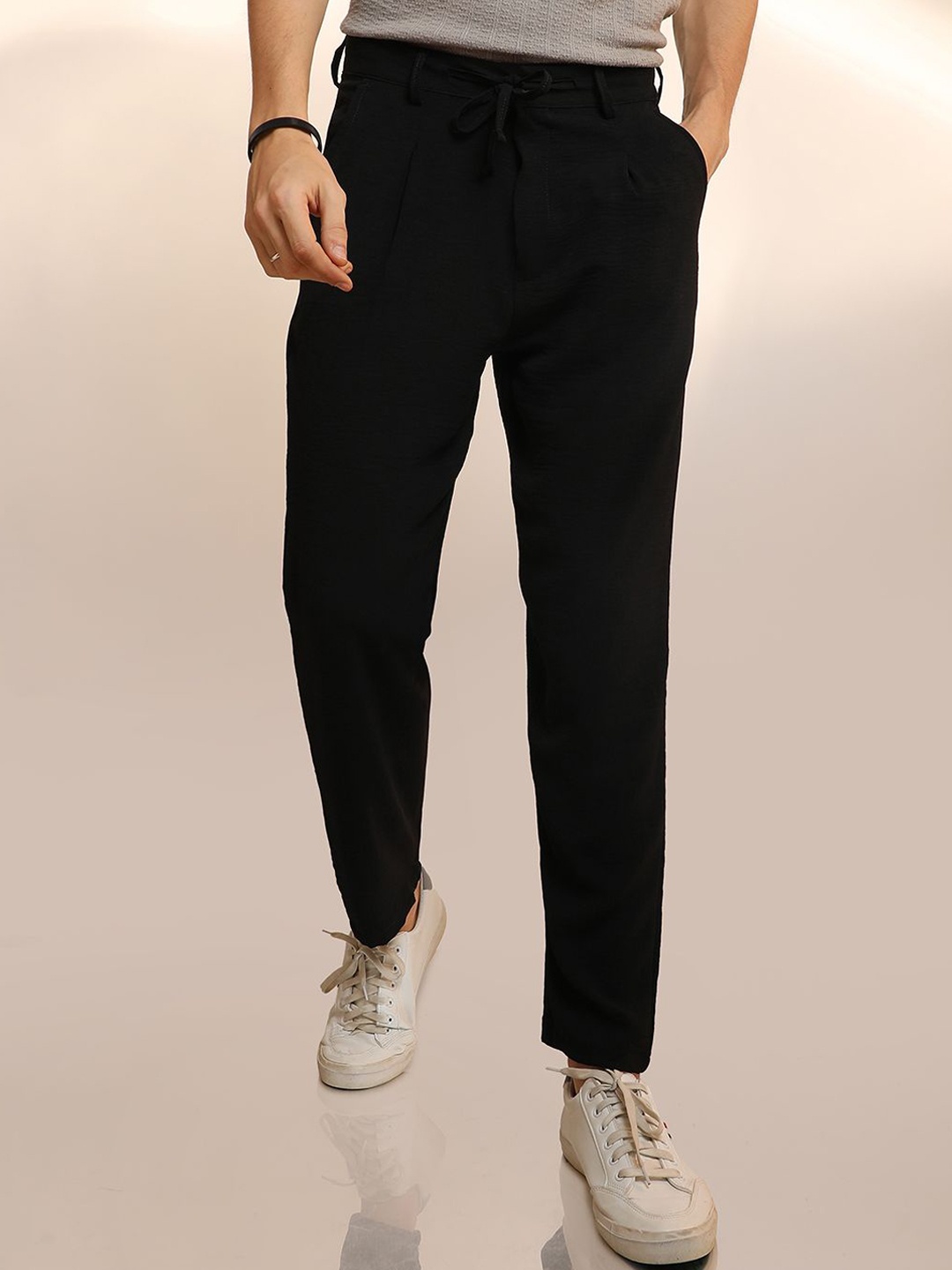 

Campus Sutra Men Comfort Pleated Trousers, Black