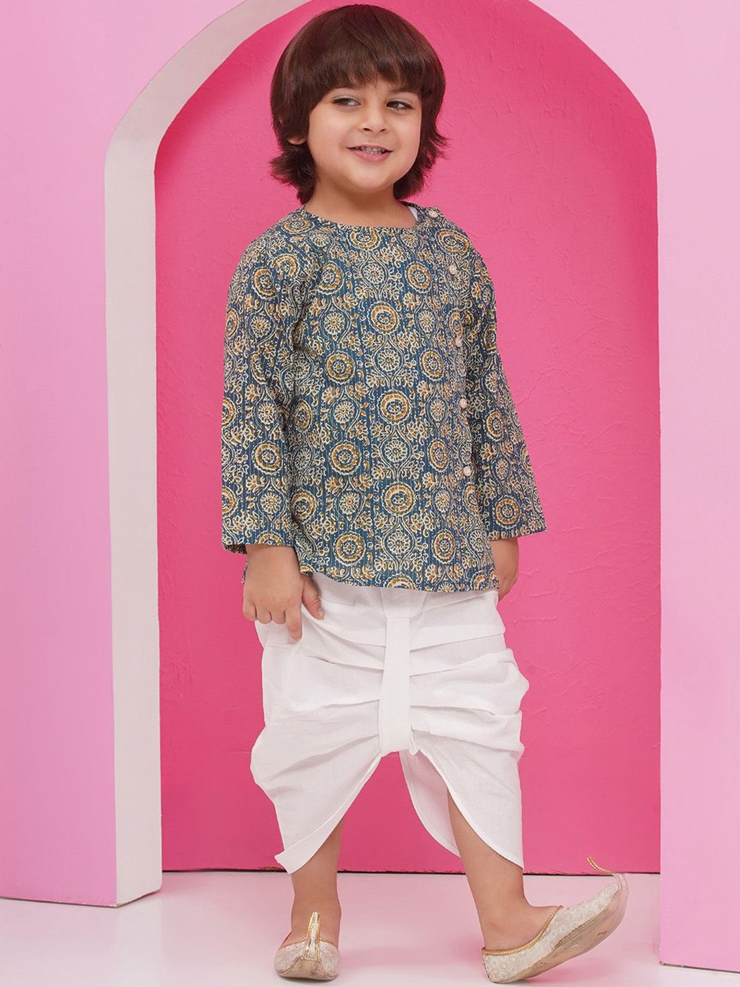 

Aj DEZInES Boys Ethnic Motifs Printed Pure Cotton Straight Kurta With Dhoti Pants, Turquoise blue