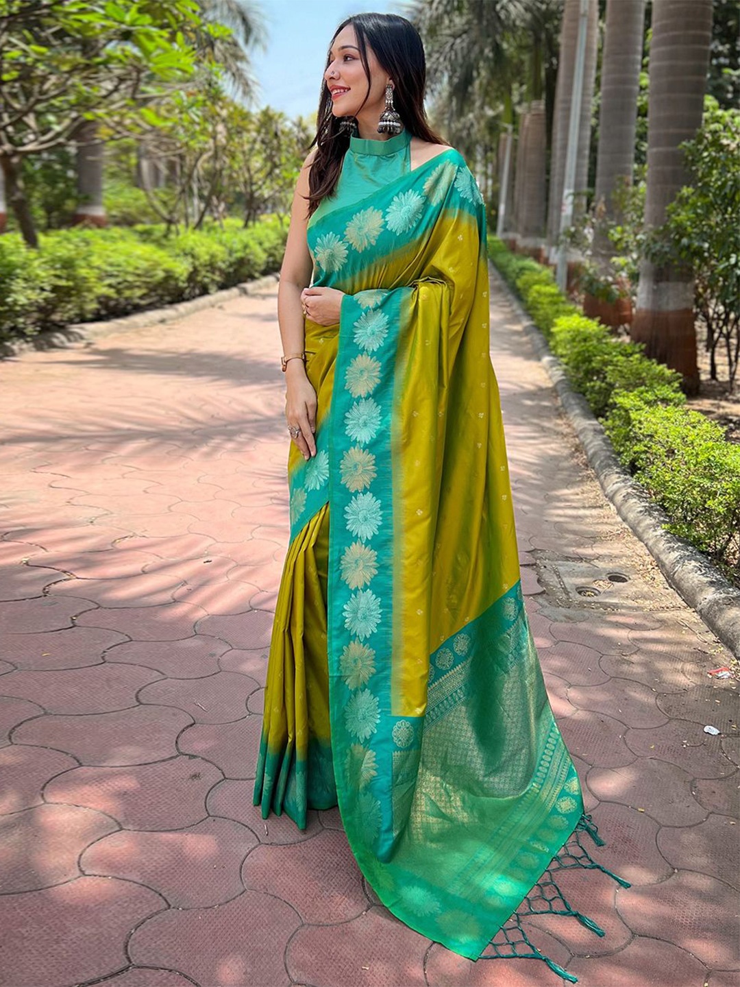

SGF11 Woven Design Zari Kanjeevaram Saree, Green