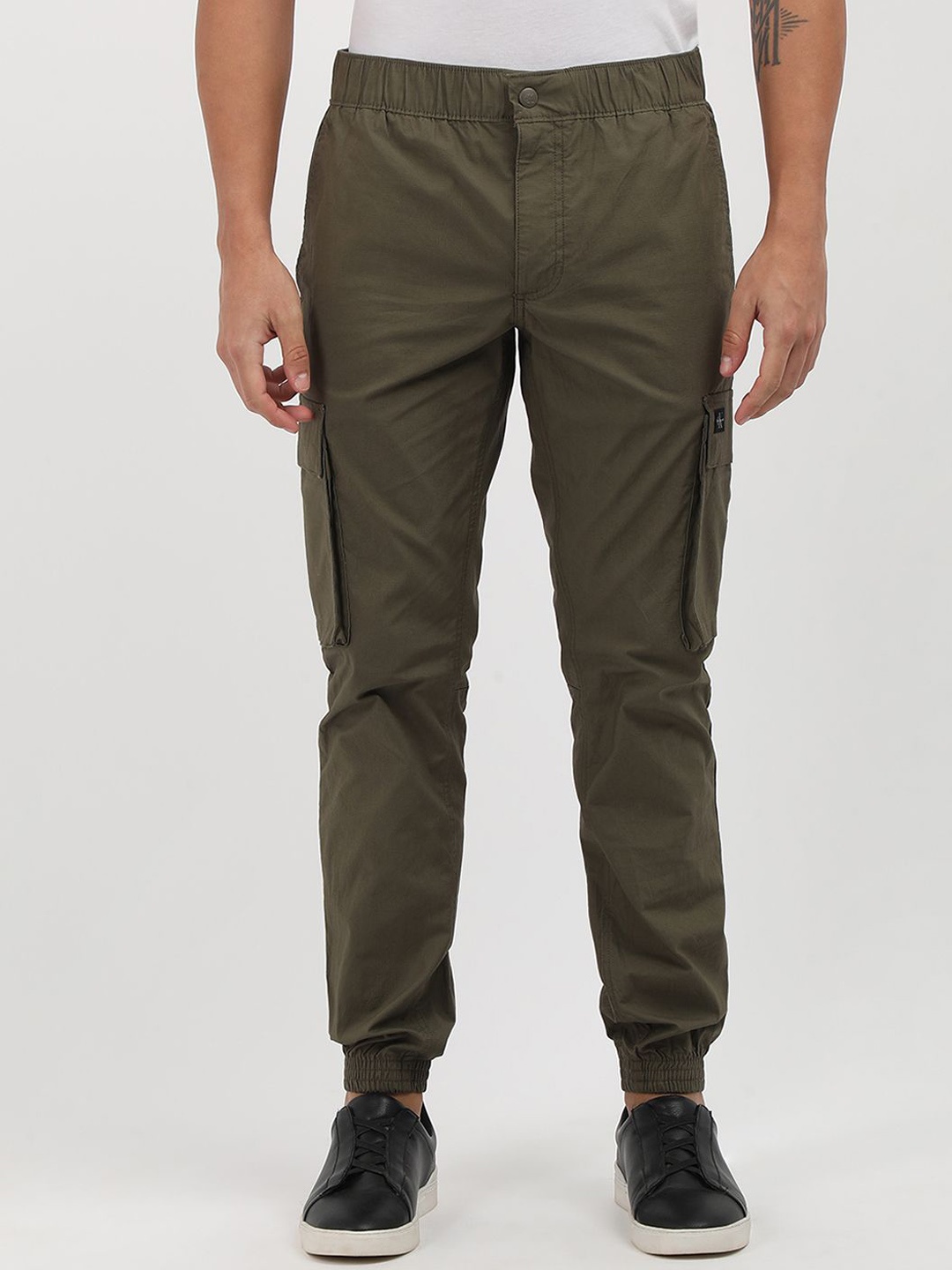 

Calvin Klein Jeans Men Skinny Fit Mid-Rise Trousers, Olive