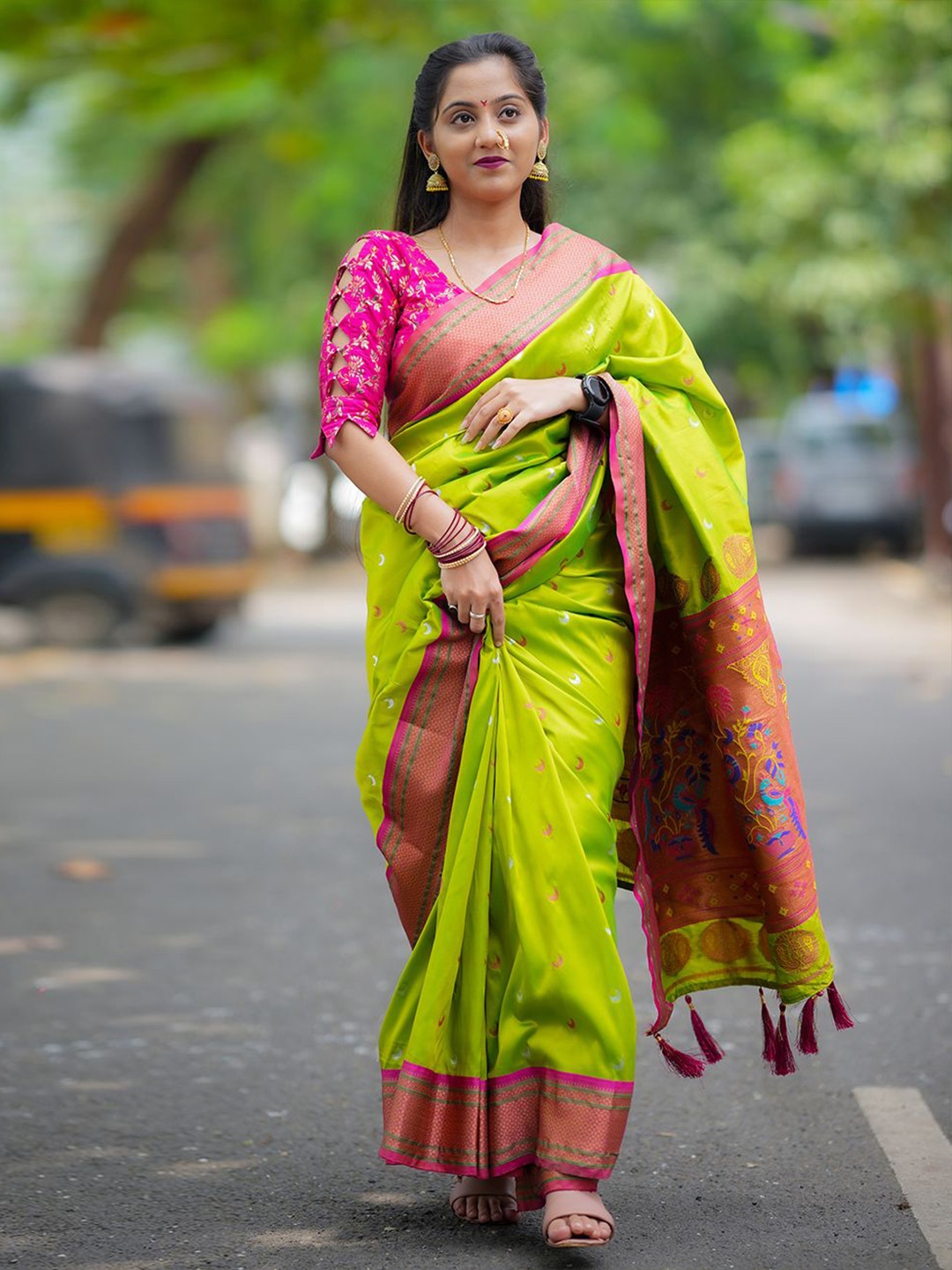 

SGF11 Ethnic Motifs Woven Design Zari Kanjeevaram Saree, Green