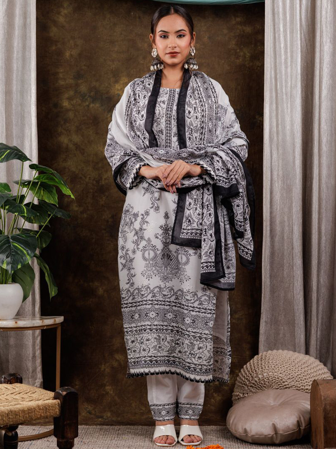 

Yufta Floral Printed Regular Pure Cotton Kurta With Trousers & Dupatta, White