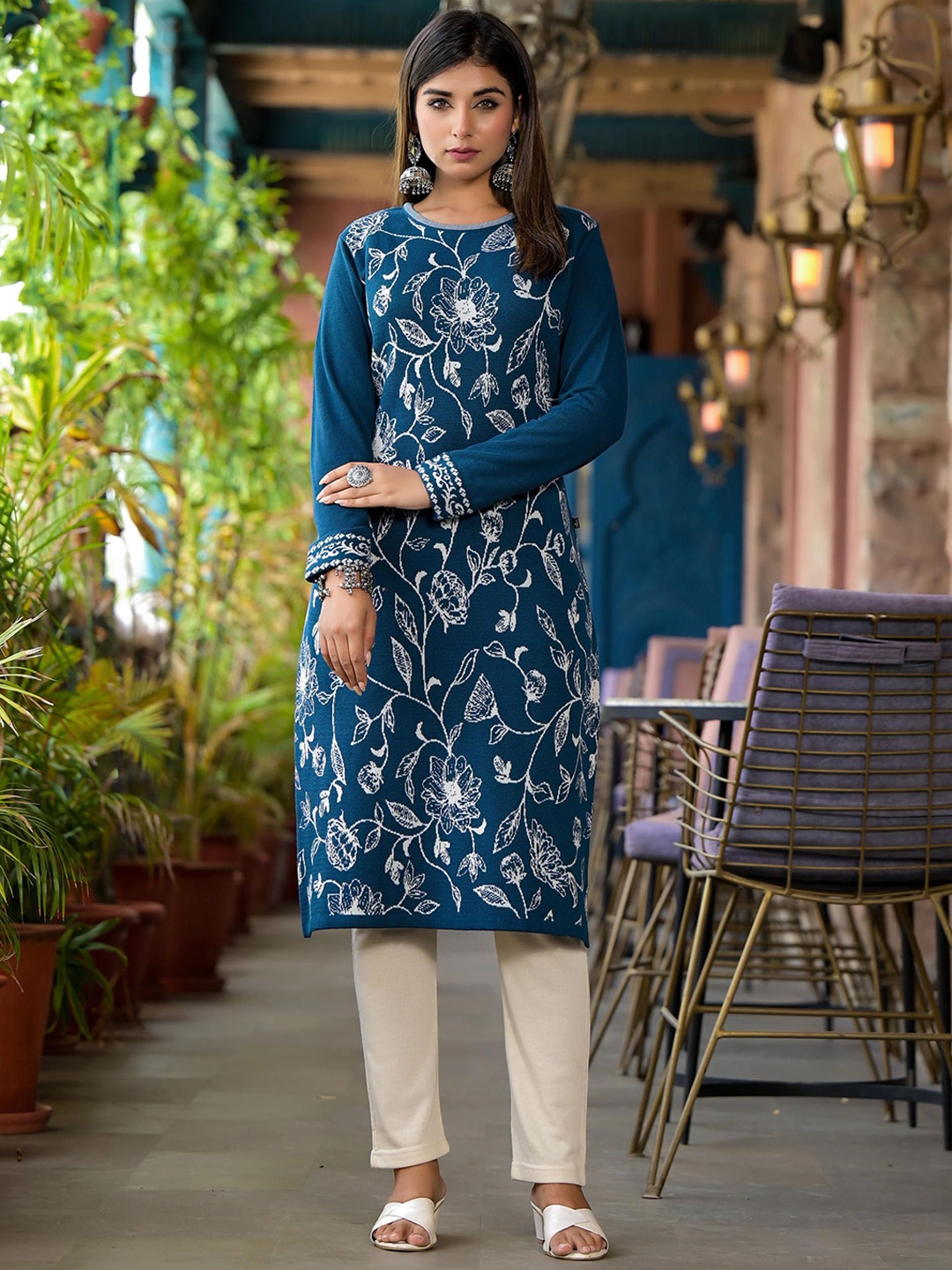

Juniper Floral Printed Winter Kurta, Blue