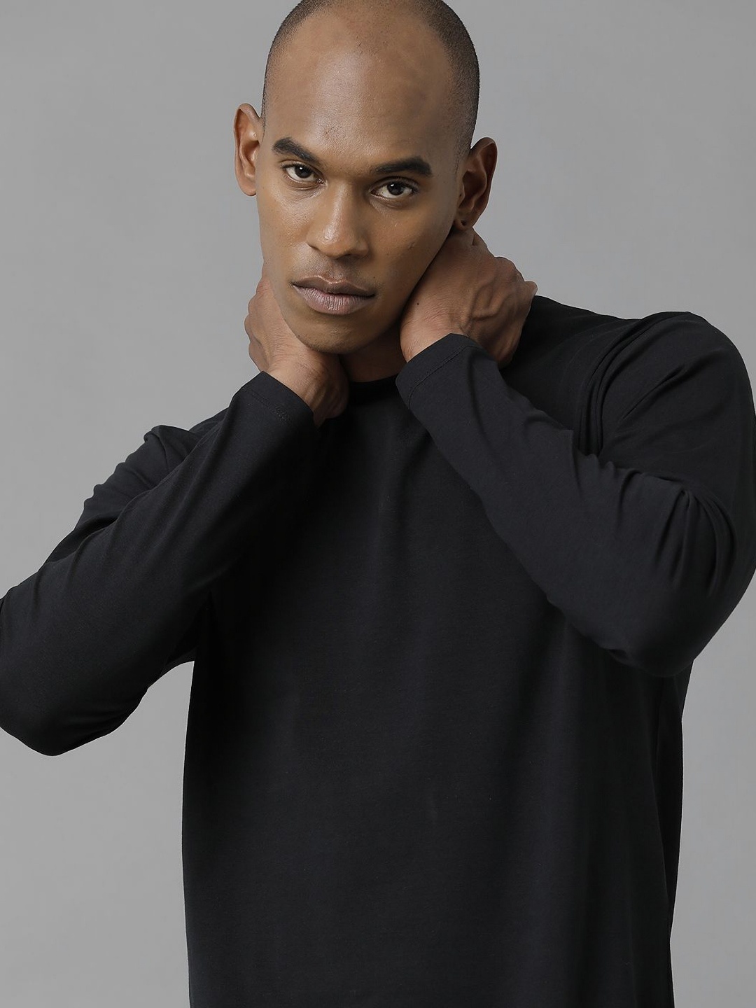 

Voi Jeans Men Solid Round Neck Cotton T-shirt, Black