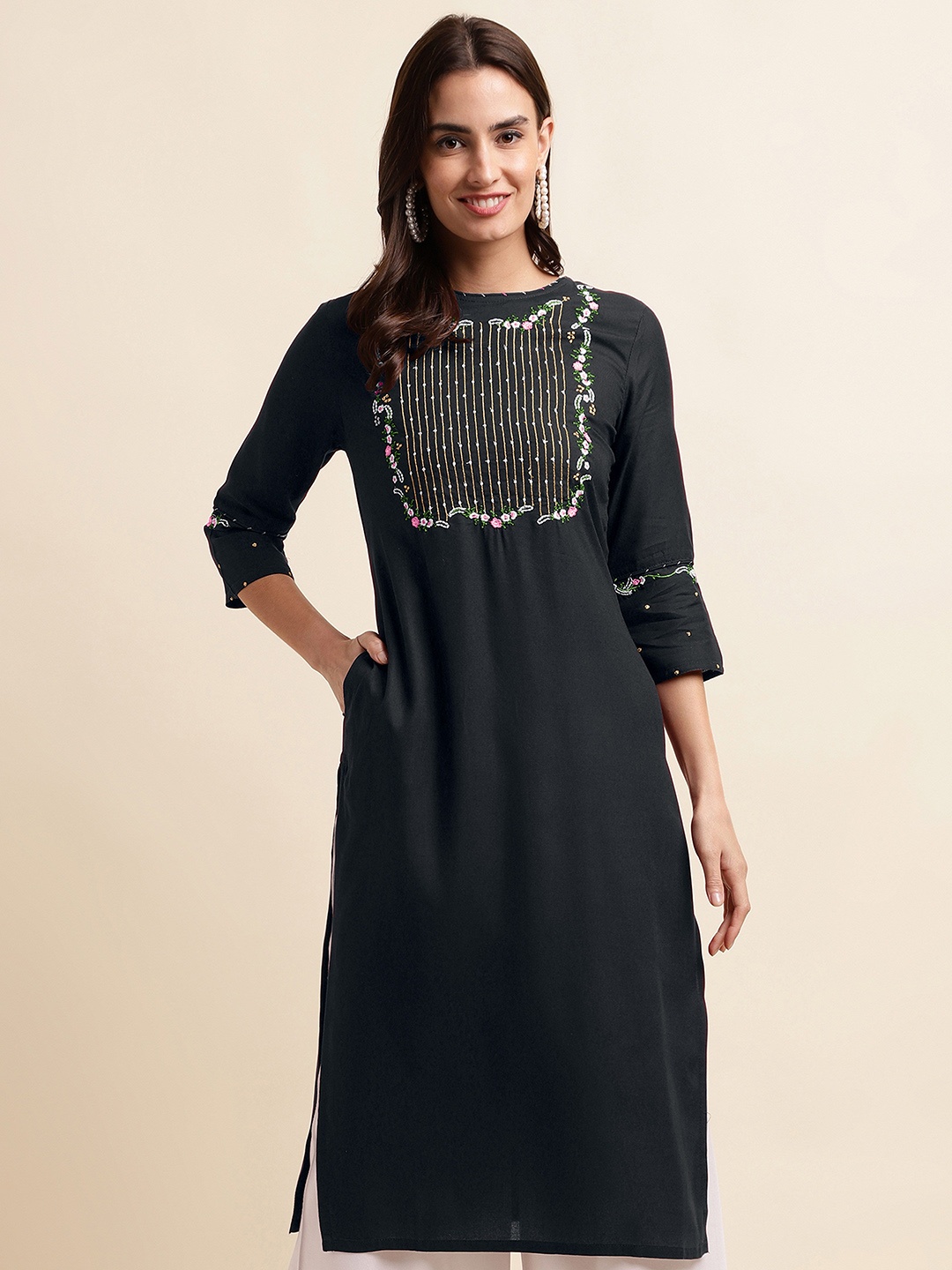 

MIRCHI FASHION Floral Embroidered Sequinned Straight Kurta, Black