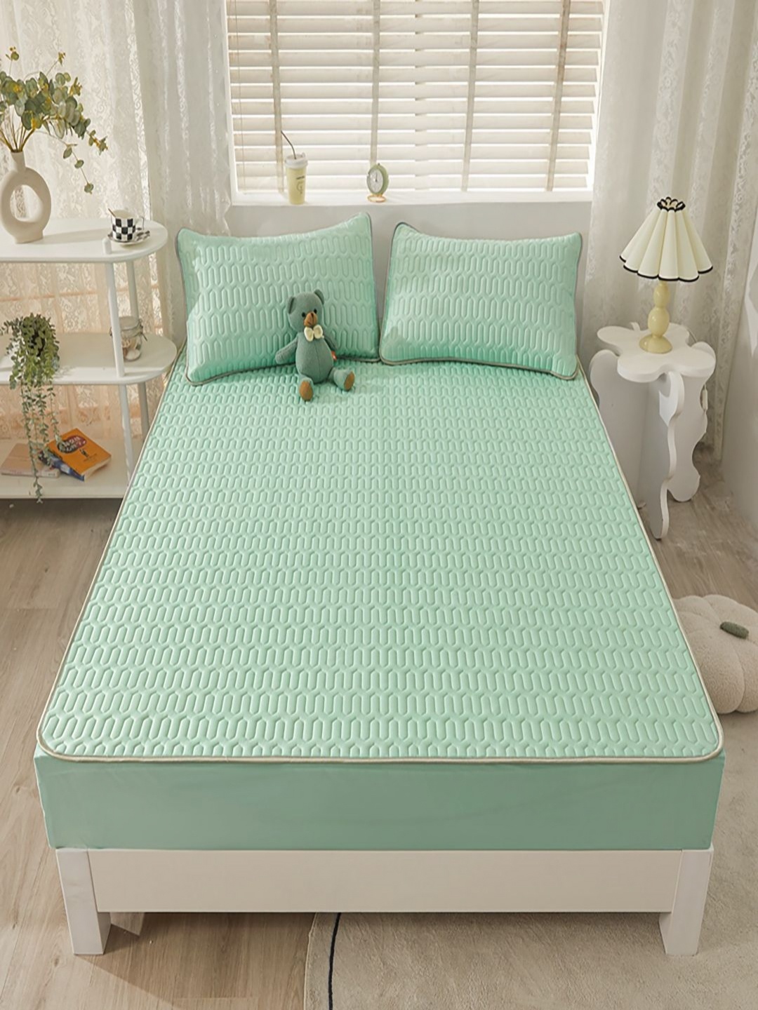 

JC HOME Green Geometric 160 TC Fitted Double Queen Bedsheet with 2 Pillow Covers