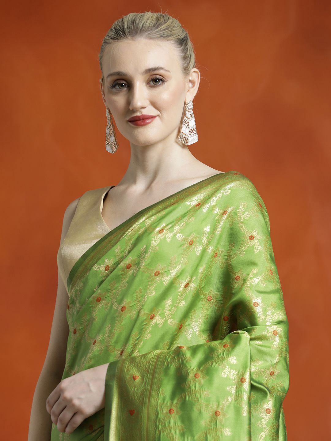 

Jaipur Kurti Banarasi Zari Woven Silk Blend Saree, Green