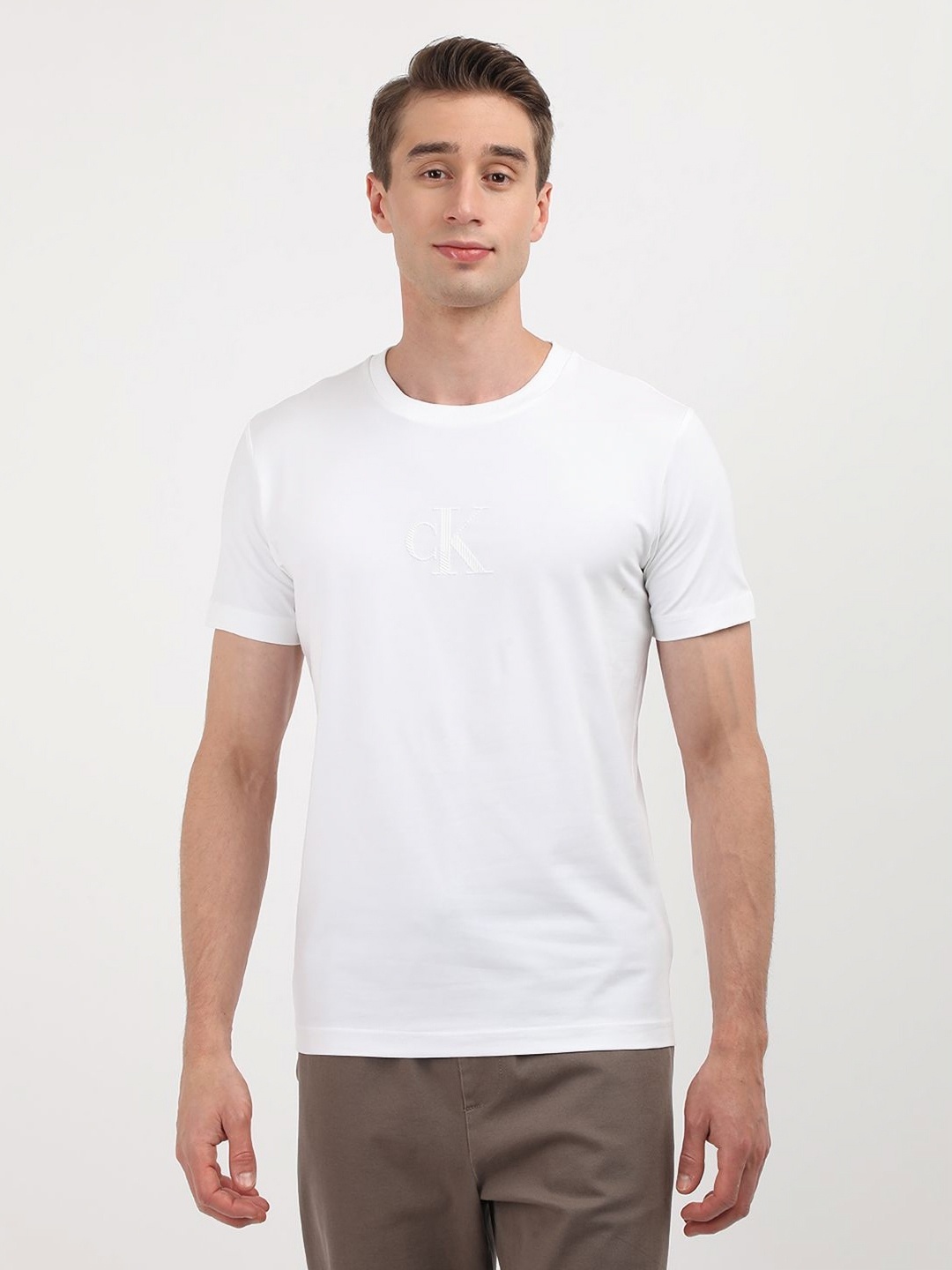 

Calvin Klein Jeans Men Solid Round Neck Cotton Slim Fit T-shirt, White