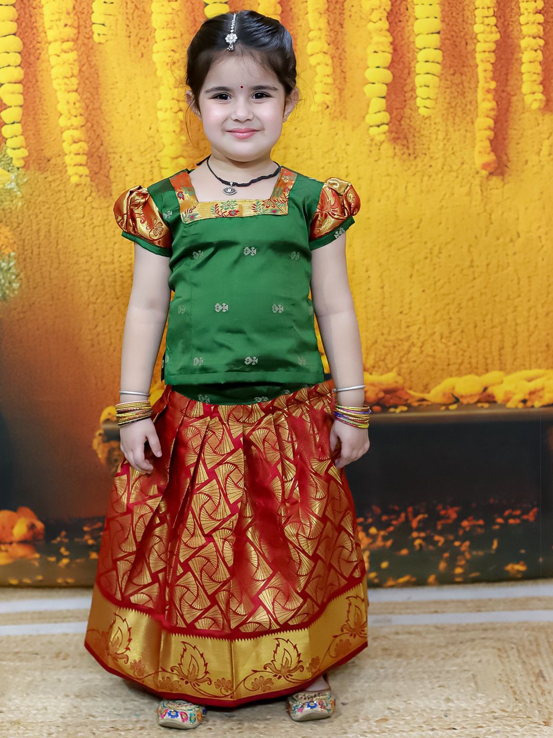 

BownBee Girls Woven Design Puffed Sleeves Zari Ready to Wear Pavda Pattu Lehenga & Blouse, Green